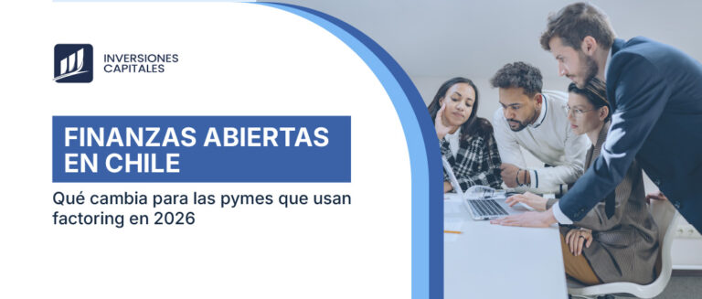 Equipo de trabajo revisando información financiera en laptop, Finanzas Abiertas en Chile Inversiones Capitales